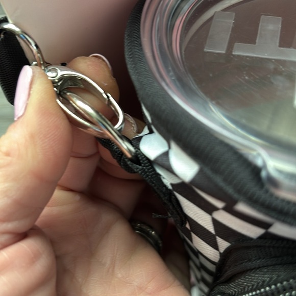 Tumbler Holder,crossbody/shoulder,zip pockets, water resistant/shockproof - Picture 8 of 11